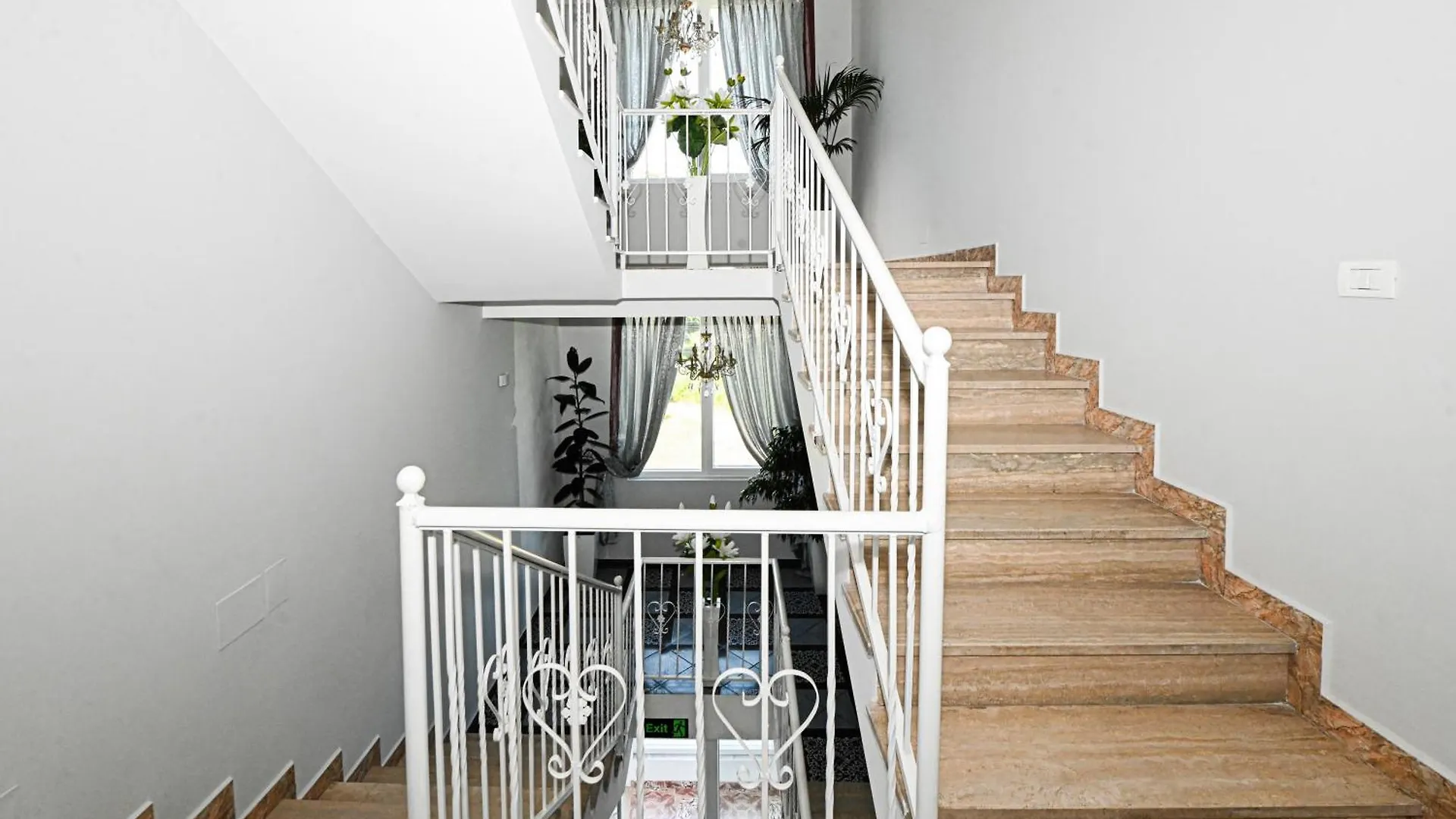 Hotel Fama Shkallnur
