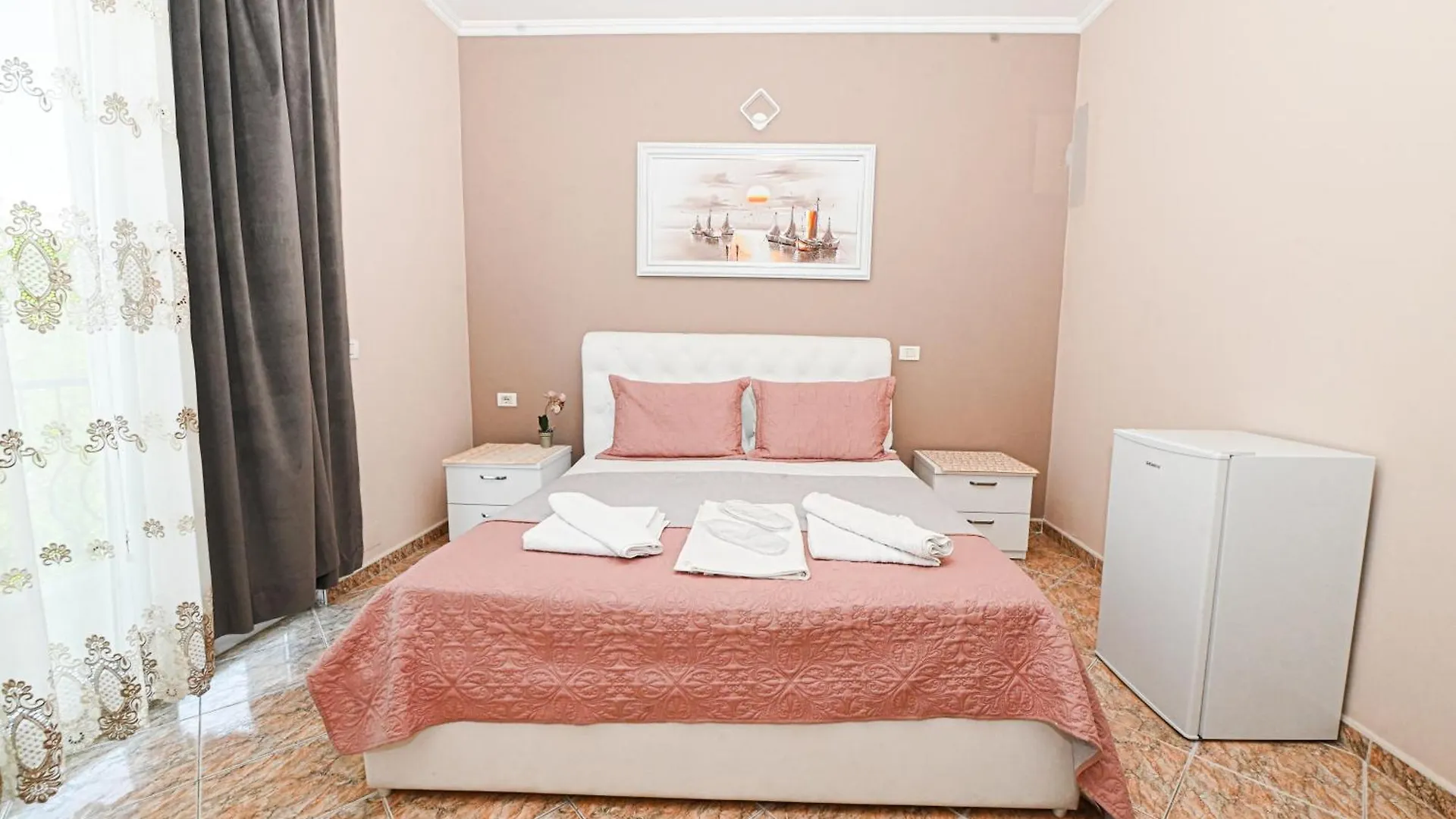 Hotel Fama Shkallnur